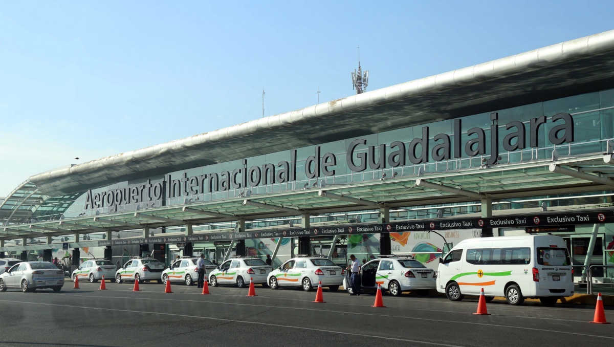 Imagen principal de Hoy inauguran la segunda pista del aeropuerto de Guadalajara